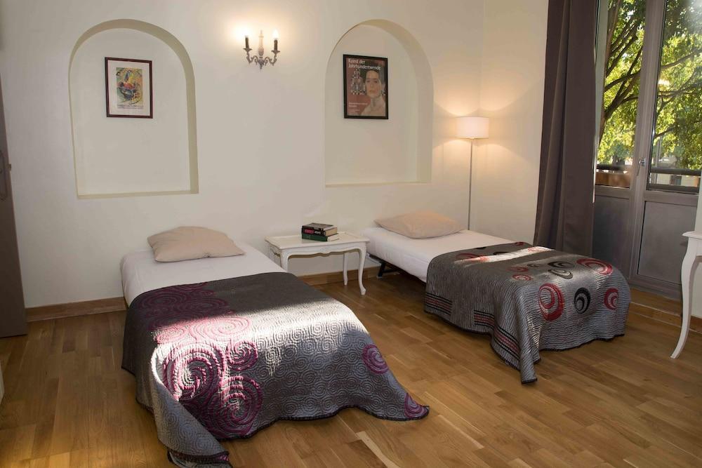 Empire Hotel Nîmes Eksteriør bilde