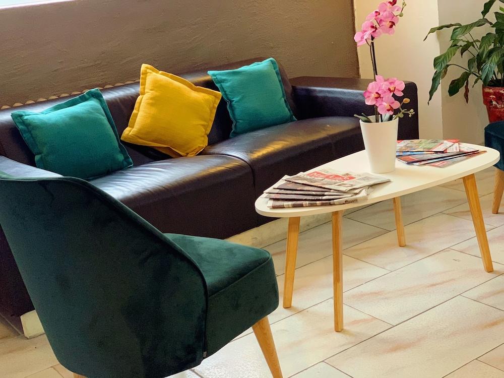 Empire Hotel Nîmes Eksteriør bilde